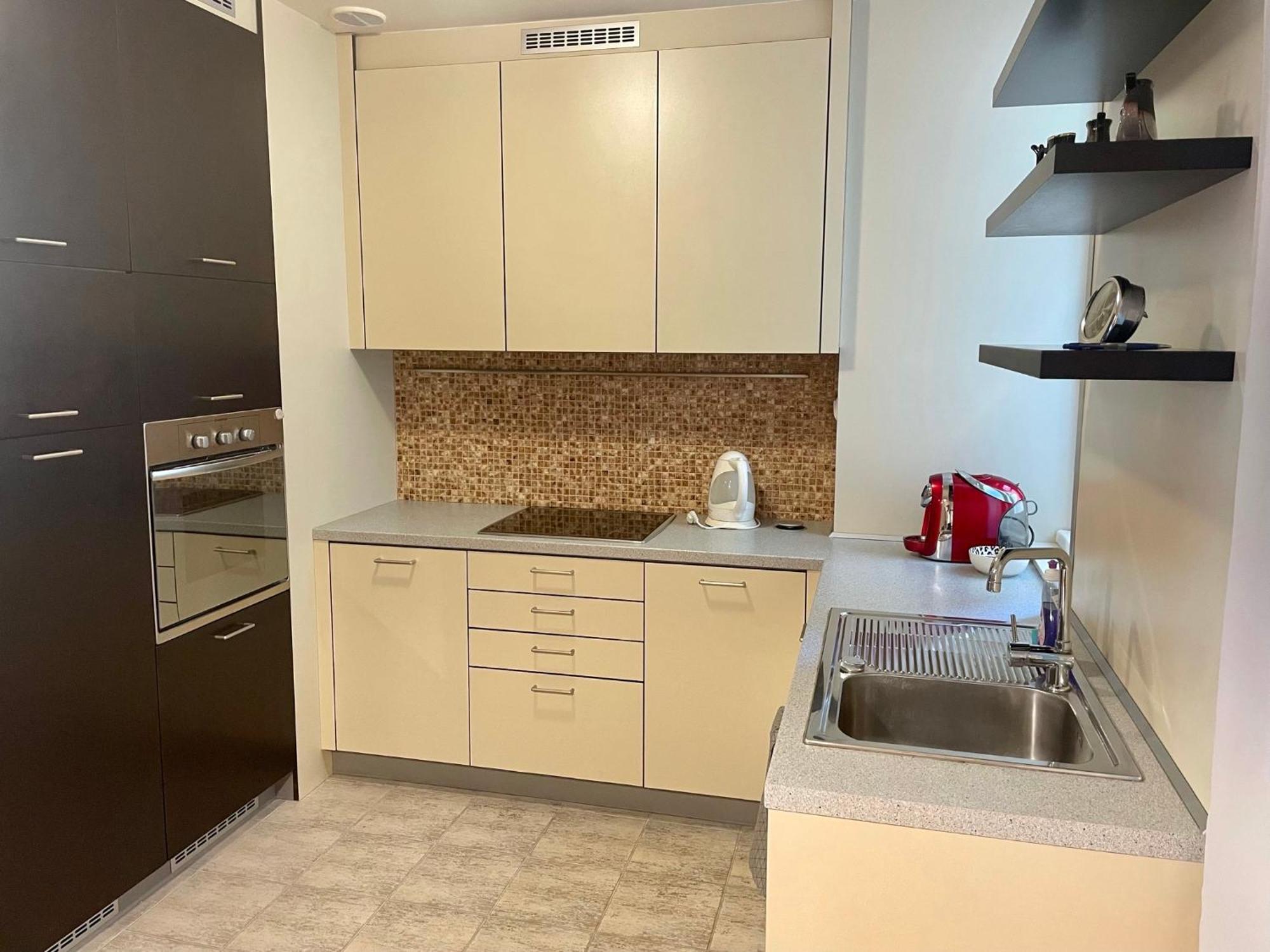 Huge Two Floor Apartment On The Park Colonnade With Free Parking For One Car, 160 Sqm KLV Exterior foto